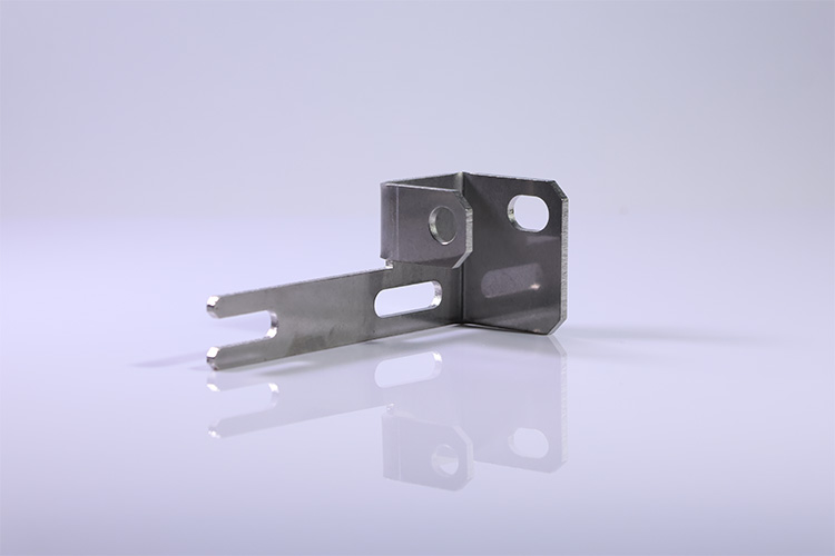 how does waterjet cutting work