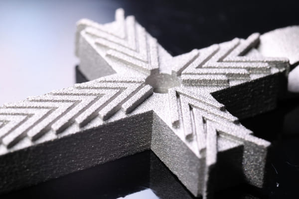binder jetting 3d printed jewelry_cross pendant details